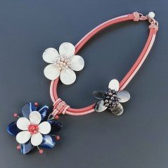 Collana Girocollo Con Pietre Dure Centrale A  Fiore E Stelo Madreperla E Agata Blu 1pz