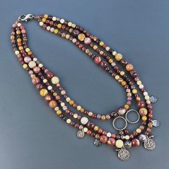 Collana Girocollo Con Pietra Dure Mokaite Sfaccettato A 3 Fili,Charms In Ottone Fior Di Loto E Chiusura In Argento 925 1pz