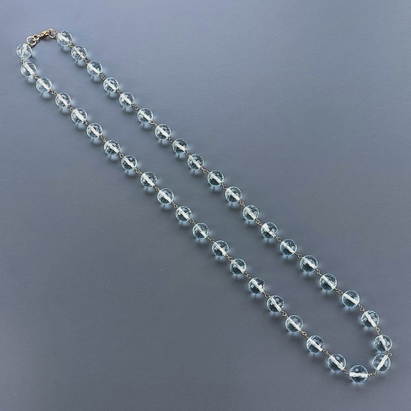 Collana A Nodo Orafo Dorato Con Ossidiana Azzurra Idrotermale Sfaccettata 9-10mm E Chiusura In Ottone Annodato A Mano