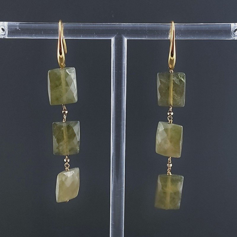 Orecchini In Argento 925 A Nodo Orafo Dorato Con Olivina (Peridoto) Rettangolo Briolette Sfaccettato A Mano