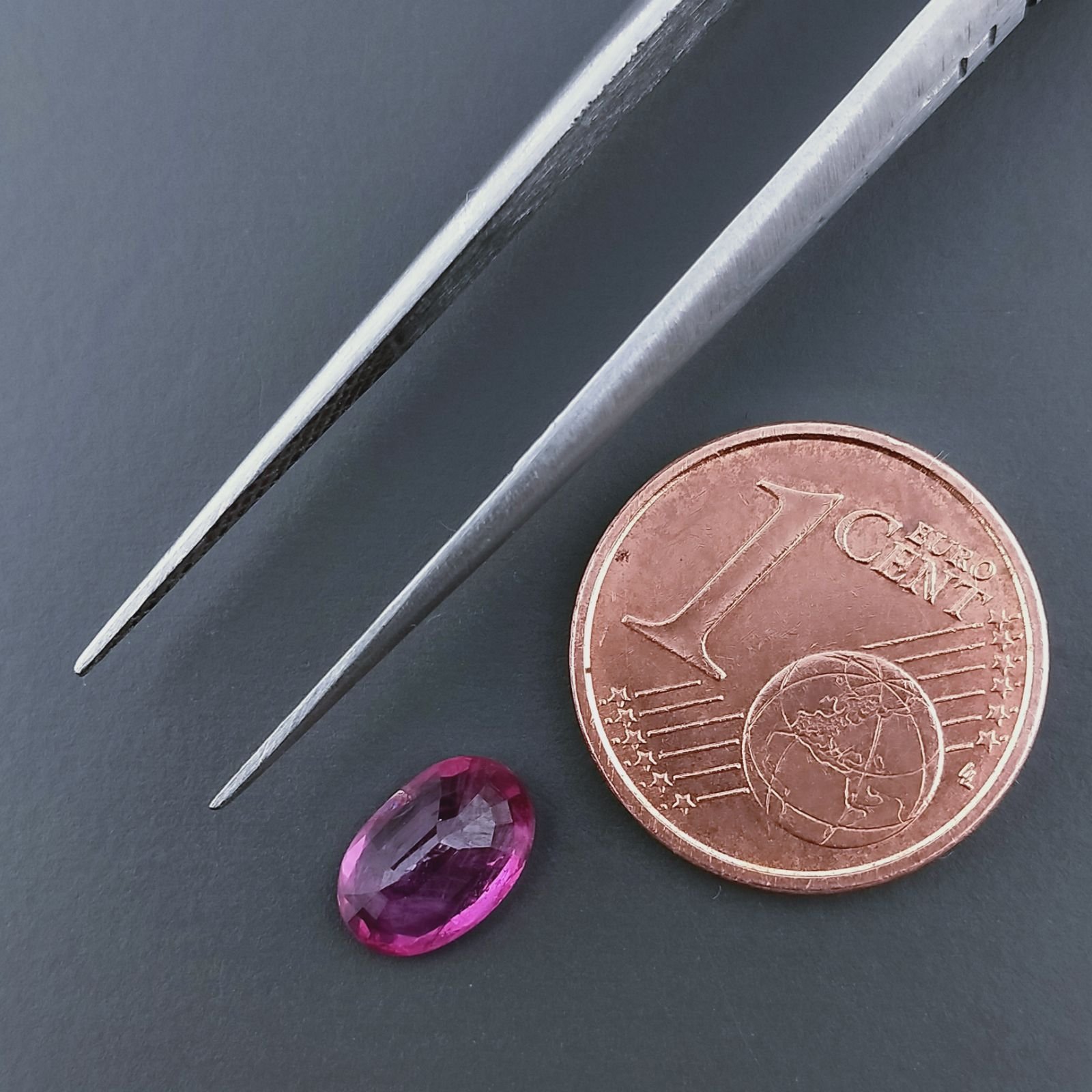Imitazione Rubino Forma Ovale Sfaccettato A Mano Gemma Sciolta 7X5X3mm 1,35 Carati 1pz