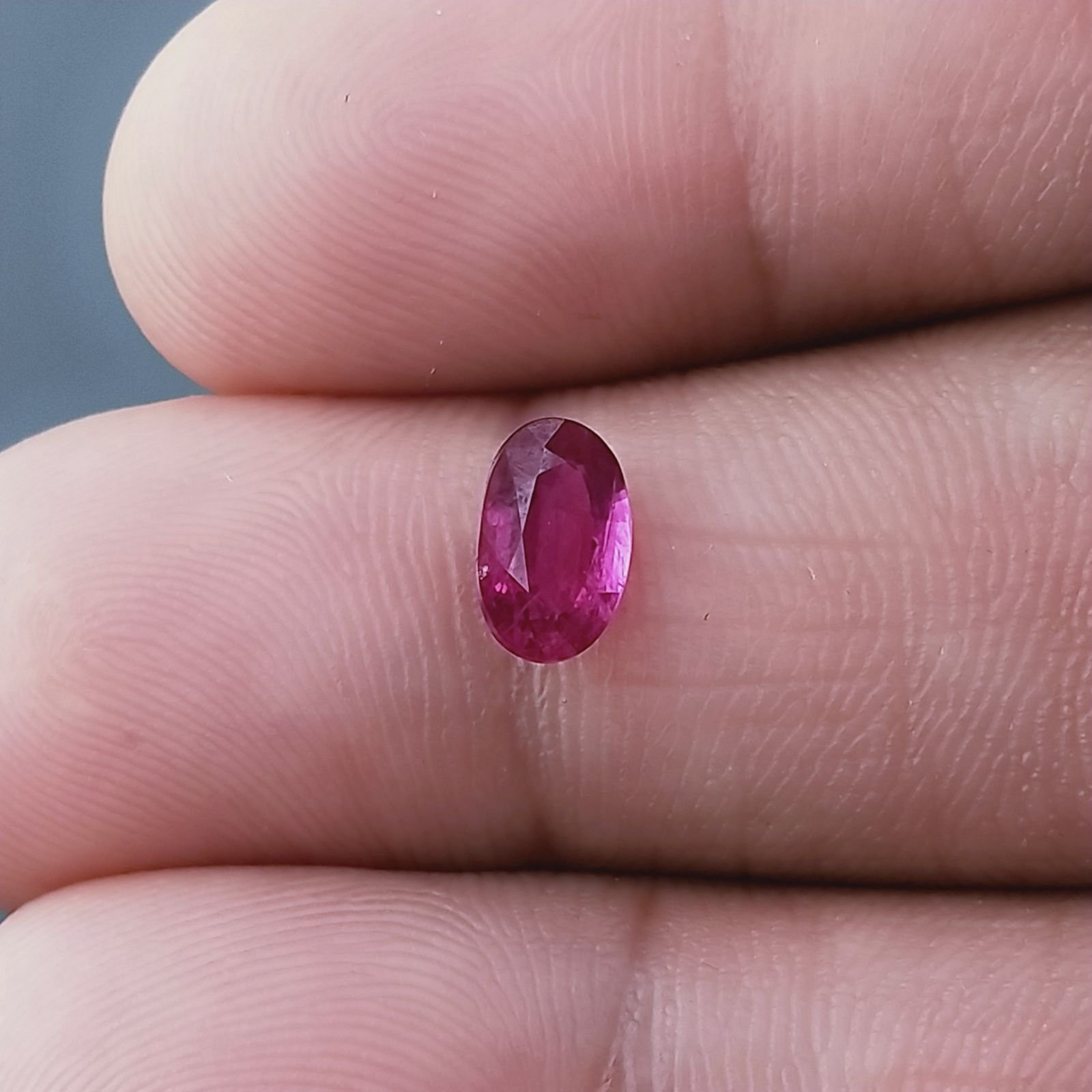 Imitazione Rubino Forma Ovale Sfaccettato A Mano Gemma Sciolta 7X5X3mm 1,35 Carati 1pz