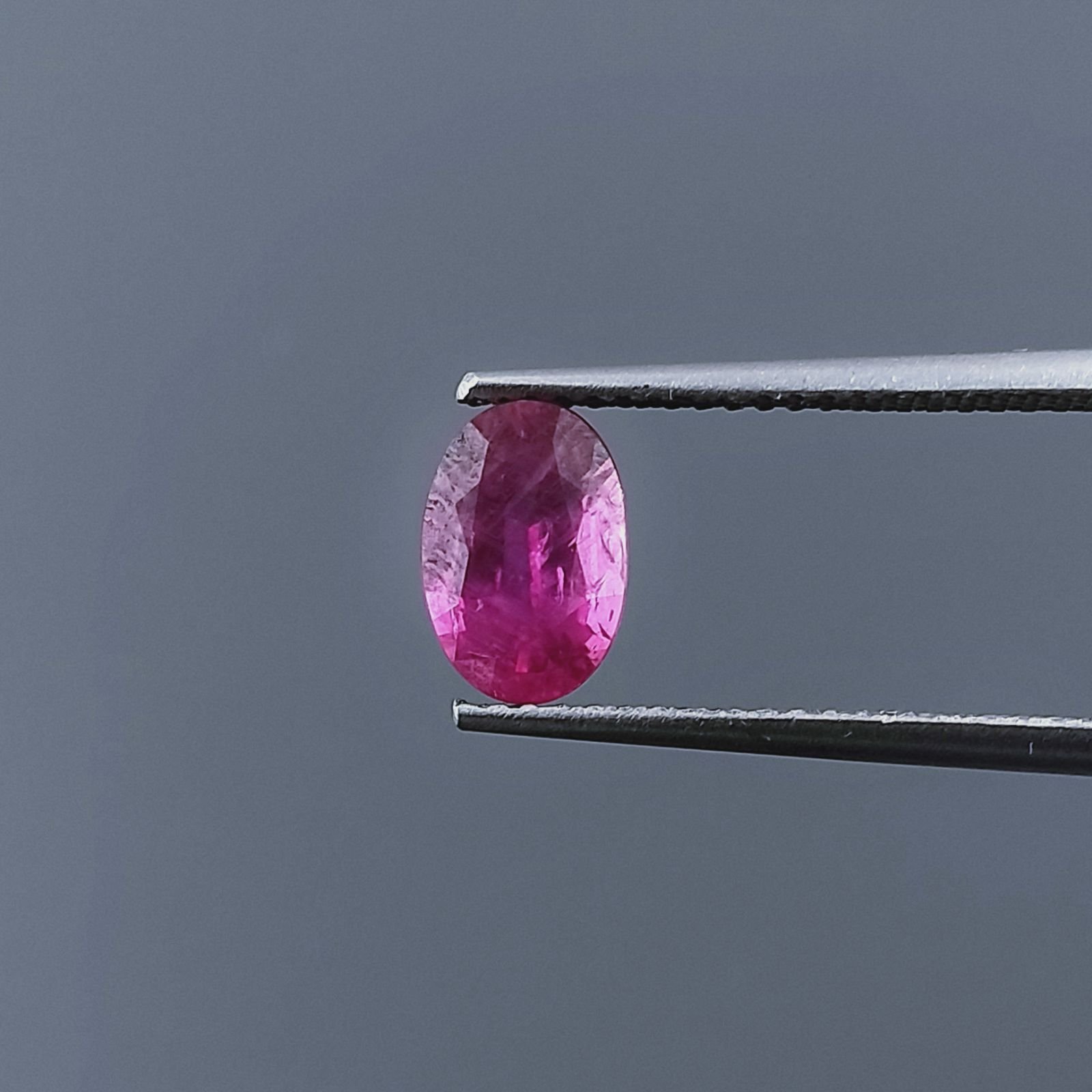 Imitazione Rubino Forma Ovale Sfaccettato A Mano Gemma Sciolta 7X5X3mm 1,35 Carati 1pz