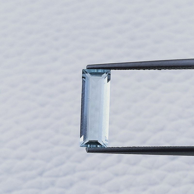Acquamarina Forma Baguette Sfaccettato A Mano Gemma Sciolta 12X4X2mm 1,20 Carati 1pz Acquamarina Forma Baguette Sfaccettato A Mano Gemma Sciolta 12X4X2mm 1,20 Carati 1pz