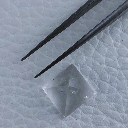 Cristallo Di Rocca Forma Piramide Cabochon Fatto A Mano 11X11X9mm 7,10 Carati 1pz