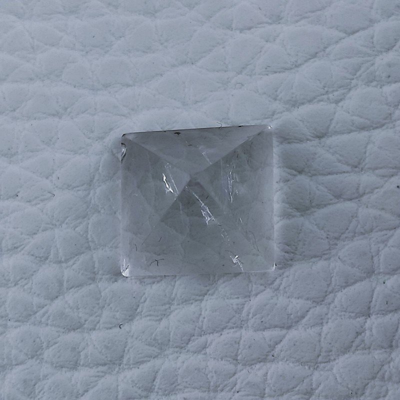 Cristallo Di Rocca Forma Piramide Cabochon Fatto A Mano 11X11X9mm 7,10 Carati 1pz
