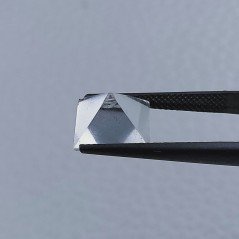 Cristallo Di Rocca Forma Piramide Cabochon Fatto A Mano 9X9X6mm 3,40 Carati 1pz