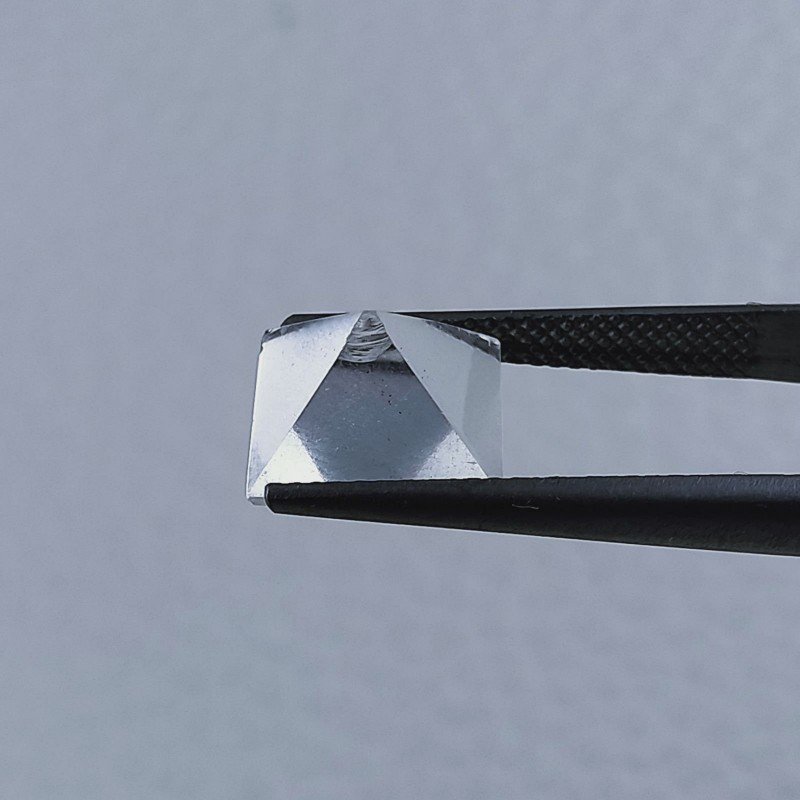 Cristallo Di Rocca Forma Piramide Cabochon Fatto A Mano 9X9X6mm 3,40 Carati 1pz