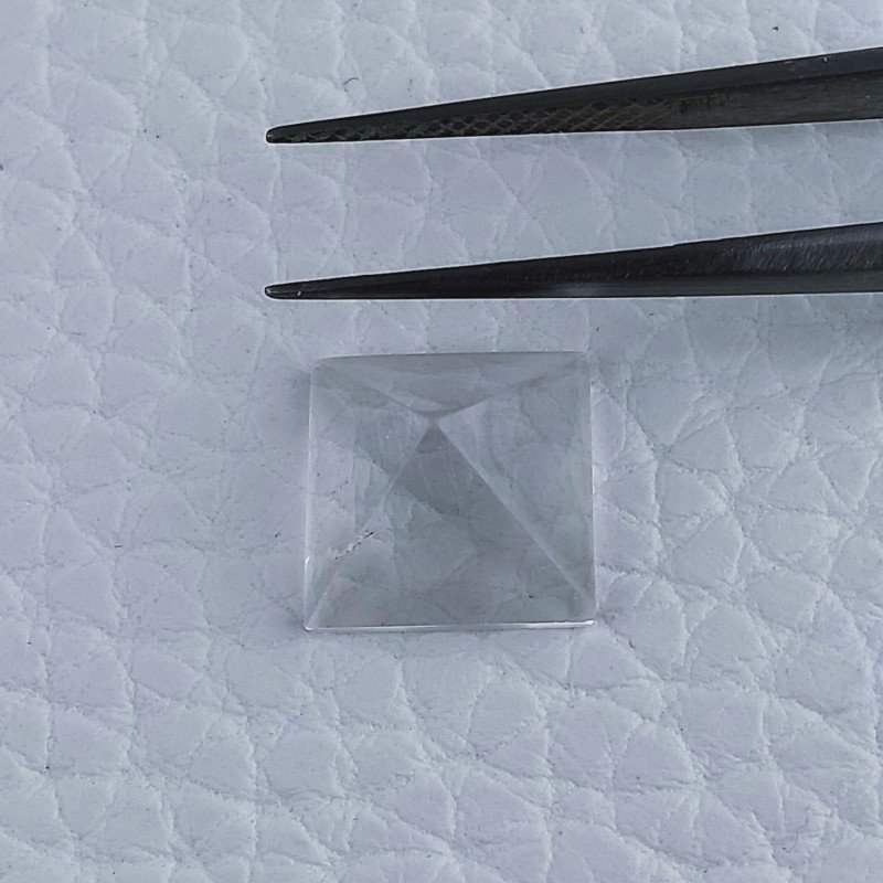 Cristallo Di Rocca Forma Piramide Cabochon Fatto A Mano 10X10X6mm 4,60 Carati 1pz Cristallo Di Rocca Forma Piramide Cabochon Fatto A Mano 10X10X6mm 4,60 Carati 1pz