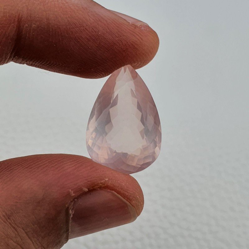 Gemma Sciolta di Quarzo Rosa Naturale, Taglio Goccia Sfaccettato a Mano, 21x14x9 mm, 15,00 ct