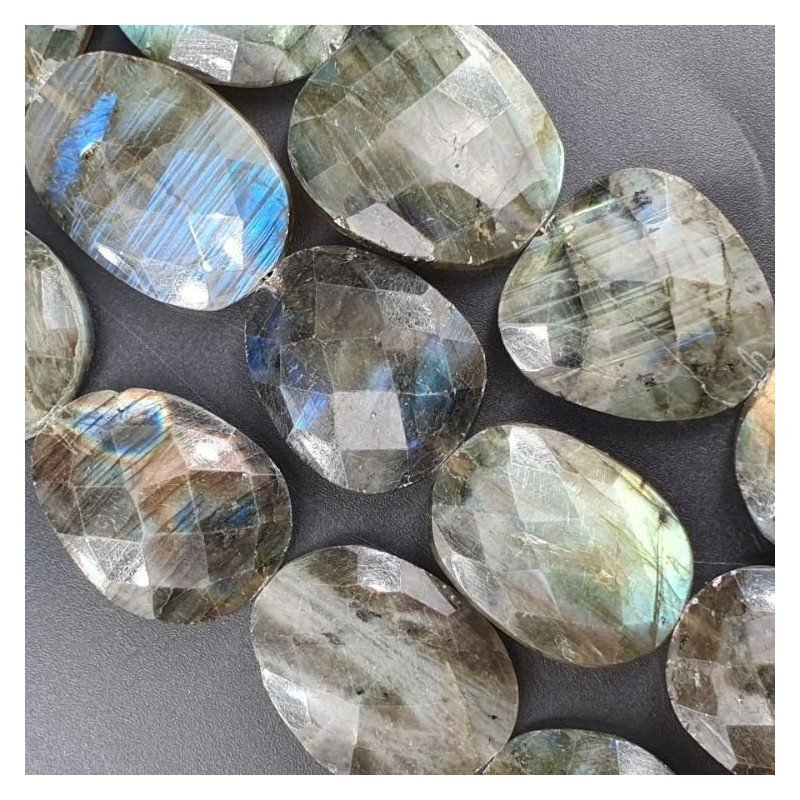 Labradorite (A) Sassi Piatti Briolette Sfaccettati A Mano Bordo Rotondati Labradorite (A) Sassi Piatti Briolette Sfaccettati A Mano Bordo Rotondati